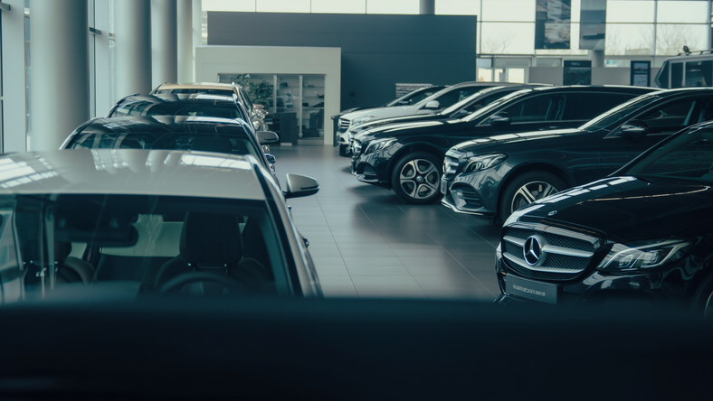 最低只要12万,奔驰价格“崩”了?